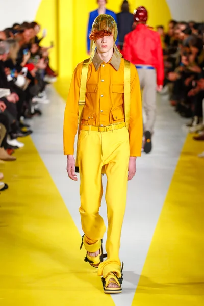 Look 18